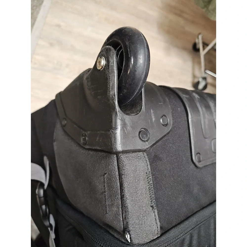 Oakley Tactical Rolling Suitcase Black Quilted Luggage Large Travel Bag 26x14x10